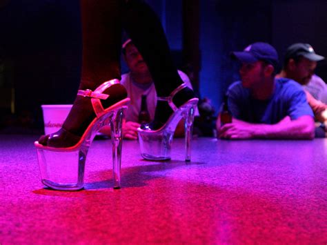 Striptease/Lapdance Find a prostitute Allauch